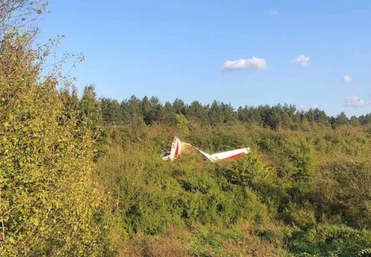 Srušila se jedrilica kod Bihaća, poginuo pilot