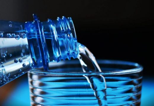 Zašto nije dobro piti vodu tokom jela