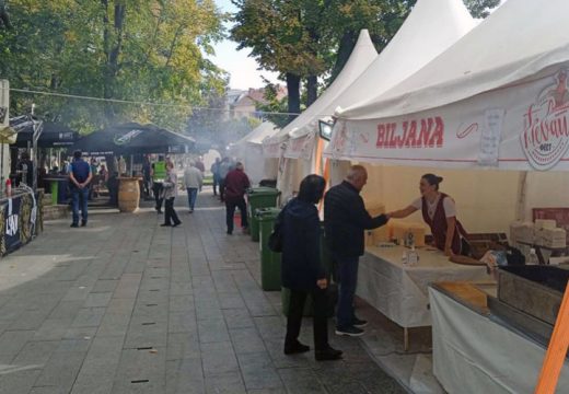 Za dva minuta: Paljanin “pomeo“ banjalučke ćevape (Foto/Video)