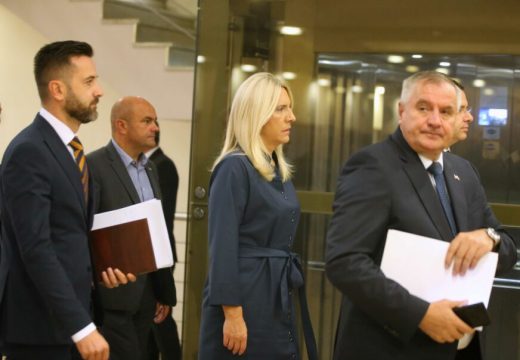 Cvijanovićeva poručila da nije u koaliciji sa Bećirovićem, Crnadak dobio aplauz