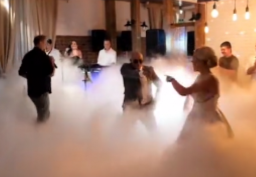 Mladenci zapalili mreže najneobičnijim prvim plesom (Video)