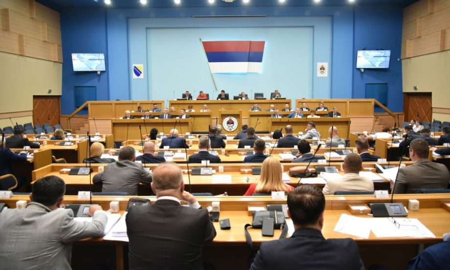 novi_zakon_pred_poslanicima__srpskemogu_dvije_plate__ali_ne_i_duple_funkcije24.jpeg