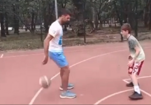 Oglasio se otac dječaka sa kojim je Đoković igrao basket VIDEO