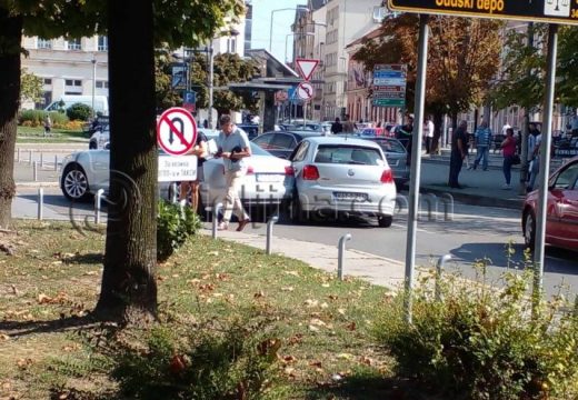 Saobraćajka u centru Bijeljine (Foto)