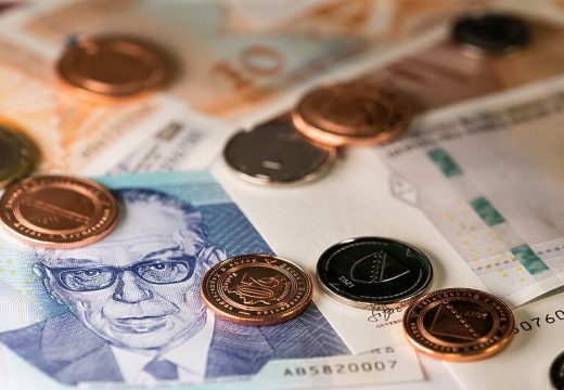 Šta je zagarantovano: Znate li svoja prava o otpremnini? Političari u državnim institucijama itekako razumiju
