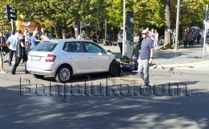te__ak_sudar_automobila_i_motora_u_centru_banjaluke__sumnja_se_da_ima___rtava__foto_138.jpeg