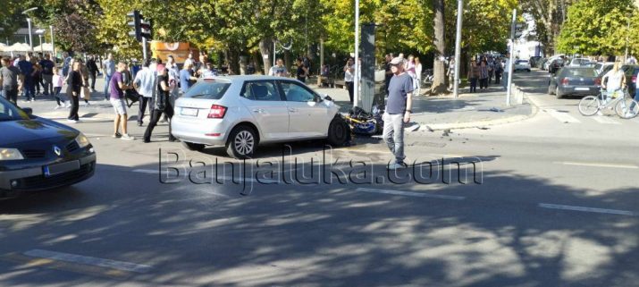 te__ak_sudar_automobila_i_motora_u_centru_banjaluke__sumnja_se_da_ima___rtava__foto_81.jpeg