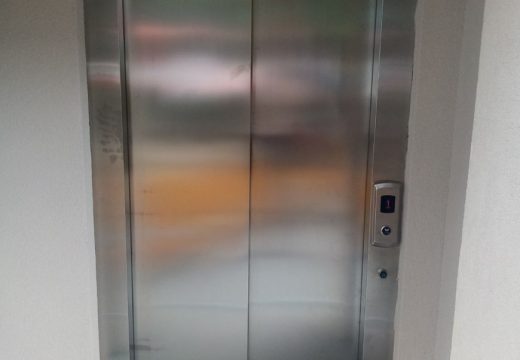 Za dlaku izbjegli smrt: Otkačio se lift, povrijeđeni otac i sin