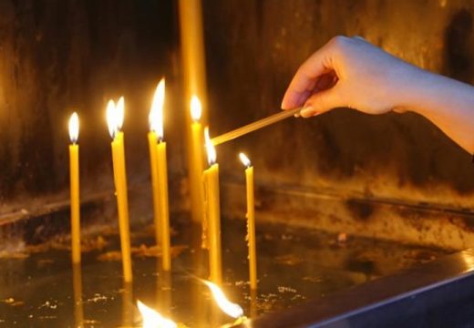 Danas su Mitrovske zadušnice: Paljenjem svijeća i molitvama sjećamo se preminulih