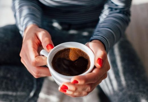 Važno znati: Zašto kafu ne bi trebalo da pijete odmah nakon buđenja