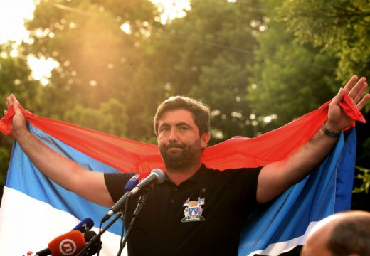 Gradonačelnik se ne boji „bombaša“: Petrović ostao u kabinetu i nakon dojave o bombi (Foto)