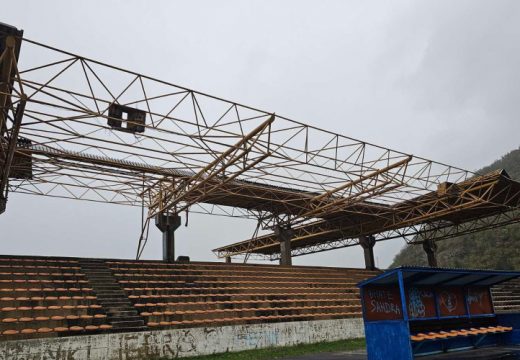 Drvar: Vjetar odnio dio krova na stadionu