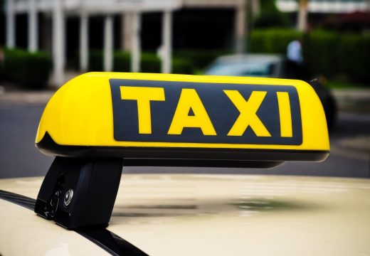 Novi Sad: Taksisti se potukli na ulici VIDEO