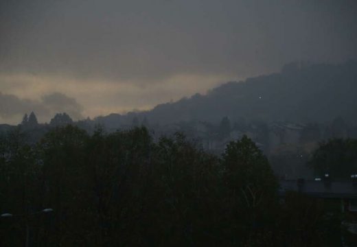 Banjaluka: Olujni vjetar, toplota, pa kiša i grmljavina (Foto, Video)