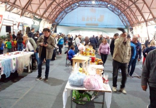 Bijeljina: Organizovan tradicionalni Mitrovdanski vašar (Foto)