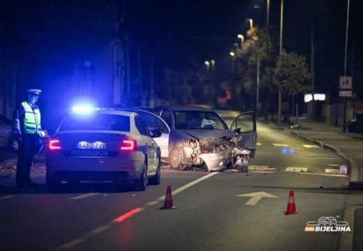 Obustavljen saobraćaj: Sudar u Bijeljini, dvoje povrijeđenih (Video)