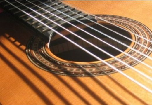 Organizovana aukcija: Gitara Kurta Kobejna prodata za 1,5 miliona dolara