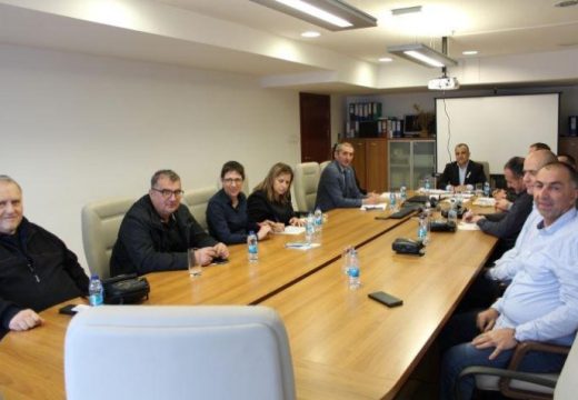 Ministarstvo Poljoprivrede, šumarstva i vodoprivrede RS: Lukić održao sastanak sa Izvršnim odborom Veterinarske komore RS (Foto)