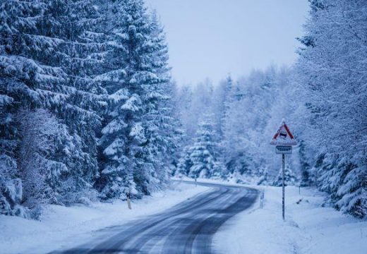 Oprezno vozači: Zbog snijega i radova otežan saobraćaj širom BiH