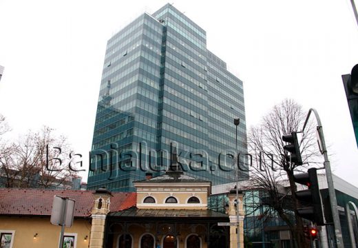 Pranje fasade, stilskog namještaja, kristalnih lustera: Evo koliko košta čišćenje zgrada Vlade Srpske