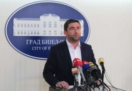 Petrović pisao ministrima u Vladi: Niko nije dužan da vam ljubi skute!