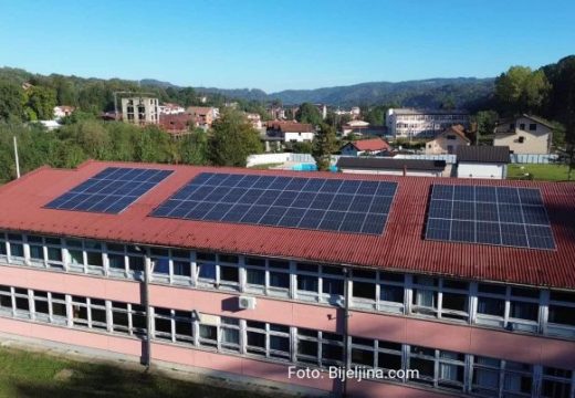 Srednjoškolski centar “Vuk Karadžić” Lopare:  Startovala prva solarna elektrana