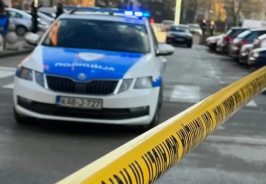 Tragedija u Banjaluci: Muškarac leži nepomično na trotoaru, policajci oko njega