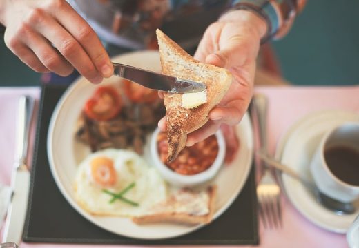 Smatra se najvažnijim obrokom u danu: Koliko je zapravo loše preskakati doručak?