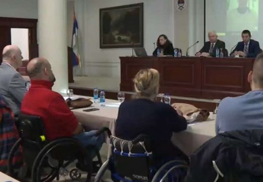 Turisti u invalidskim kolicima: Ministar Šulić upozorio hotelijere da poštuju propise
