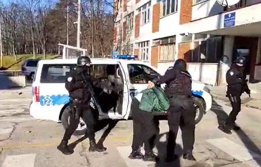 Otkrivamo ko je uhapšen u nastavku policijske “Kod”: Privedene tri osobe zbog sumnje da su učestvovale u krijumčarenju narkotika VRIJEDNIH 3 MILIONA KM (Foto, Video)