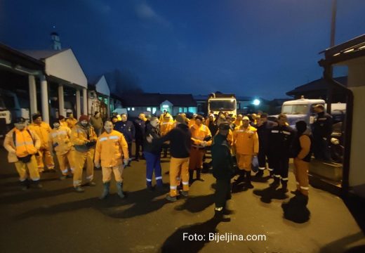 Traže veće plate: Radnici „Komunalca“ otpočeli štrajk