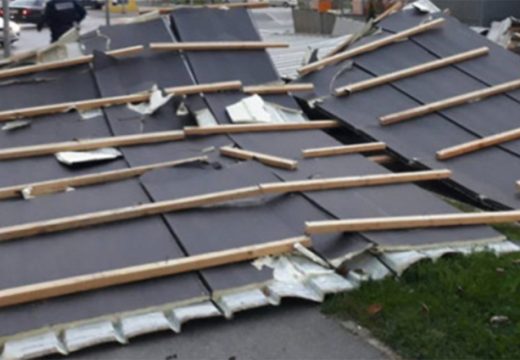 Nema povrijeđenih: Јak vjetar skinuo dio krova sa objekta stare toplane