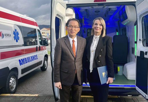 Donirana tri ambulantna vozila za zdravstvene ustanove