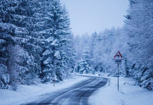 Stanje na putevima: Snijeg na kolovozu u višim predjelima