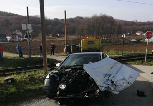 Nema povrijeđenih: Voz koji je saobraćao na relaciji Banjaluka – Doboj udario u automobil na prelazu