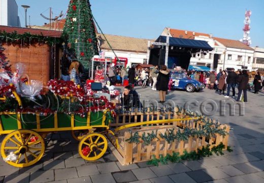 Bijeljina: Otvaranje manifestacije „Zimski korzo“ (Foto)