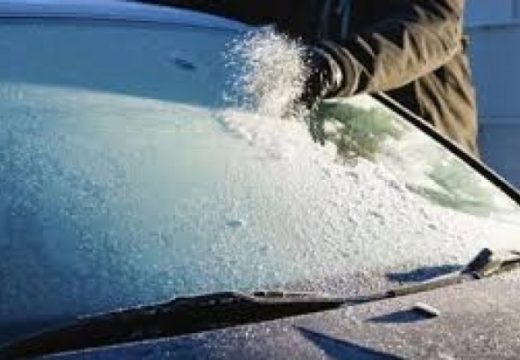 Koristan savjet tokom zime: Kako da riješite problem zaleđenih stakala, retrovizora i brava