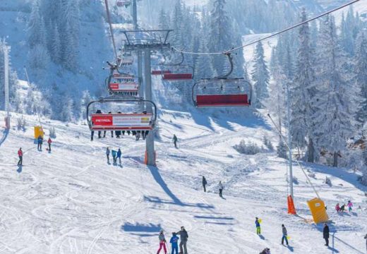 Skijaši dočekali zimsku idilu: Prve snježne padavine stvorile odlične uslove