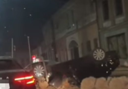 Na sreću nema povrijeđenih: Automobil u Brčkom završio na krovu (Video)