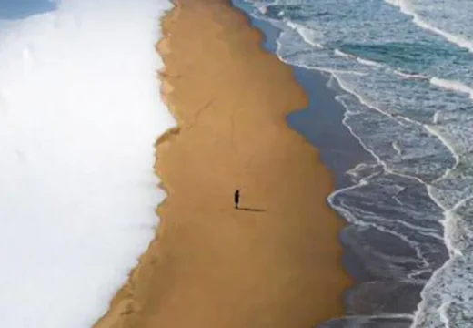 Prizor koji oduzima dah: Na ovoj plaži se spajaju snijeg, pijesak i more