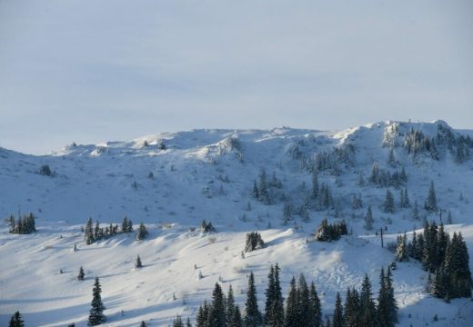 STIŽE HLADNO VRIJEME: Snijeg prekrio vrhove planina Bjelašnice, Vlašića i Jahorine