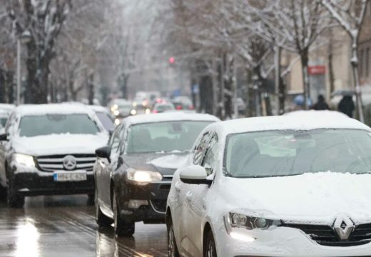 Pametni zimski trikovi:  Riješite problem zaleđenih stakala, retrovizora i brava