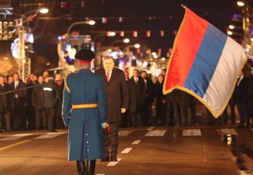 Postrojen Zastavni vod: Svečani defile počeo predajom raporta predsjedniku Srpske (Foto)
