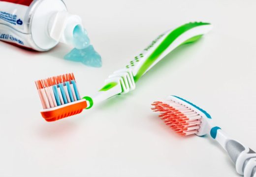 Kako se pravilno čisti četkica za zube: Postoje dva načina
