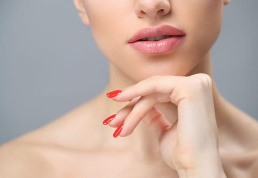 Jednostavno i efikasno: Pet načina za njegu ispucalih usana