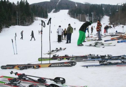 Na otvaranju uglavnom skijaši iz BiH i Dalmacije: Otvorena sezona skijanja na Kupresu