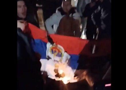 Saslušani i organizatori skupa: Mladić ispitan zbog paljenja zastave Srpske u Zenici