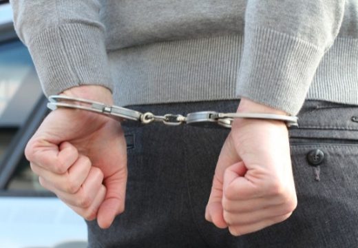 Policija izvršila pretrese i hapšenja: Uhapšena četiri lica zbog droge