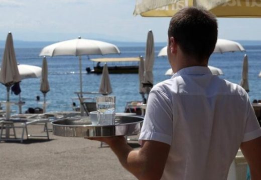 Već traže radnike za ljetnju sezonu: Sobarice, konobari i kuvari mogu da zarade i do 2.500 evra