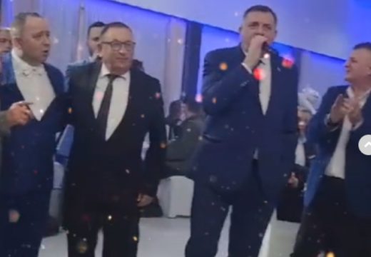 “Samo tako, samo tako, to srce želi”: Dodik zapjevao na proslavi 18. rođendana VIDEO